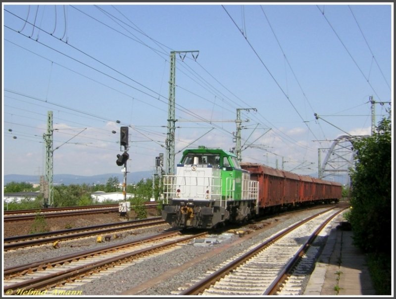 Am 30.05.2007 hatte die MaK G 1000 BB der VSFT Fabriknummer 1001322/2002 mit ihrem kurzen Gterzug gerade auf der Brcke bei Frankfurt am Main-Niederrad den Main berquert und fuhr in Richtung Frankfurt Sd. 