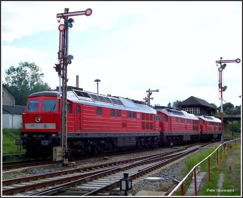 Am 30.05.2007 machten sich drei 232-ger bereit einen vollen Kesselwagenzug von Nossen in das Tanklager Rh�sa zu ziehen.