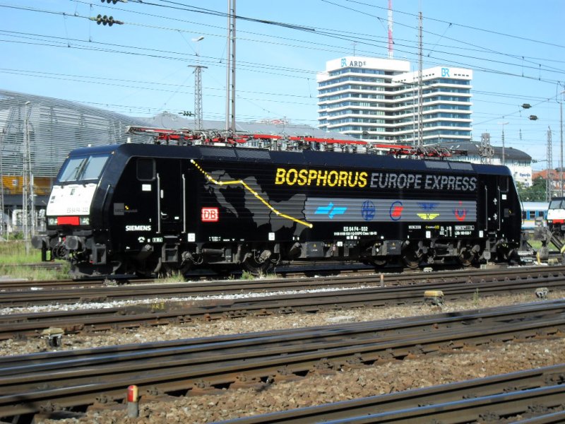 Am 30.08.2009 hatte ich das glck und konnte endlich mal den Bosphorus Europe Express ES 64 F4 032 in Mnchen HBF fotografieren.