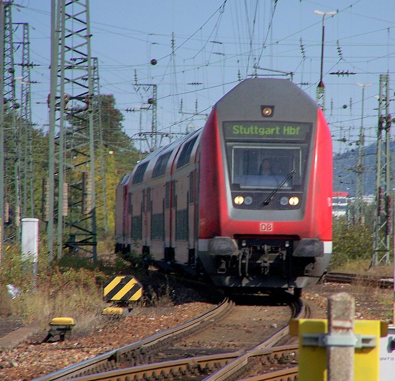 Am 30.09.07 hat der IRE 4706 aus Stuttgart Hbf in Karlsruhe einfahrt.