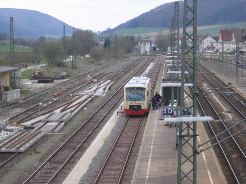 Am 30.4.06 stand ein unbekanntes Regioshutlle des Ringzugs (HzL) in Immendingen an Gleis5. Es fuhr als Shutlle zwischen Bahnhof und BW wegen des HzL Festes. 
