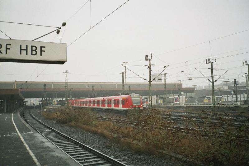 Am 31.01.2005 fuhr 423 249 mit einem anderen 423 als  S11 , aus dem Dsseldorfer Hbf, Richtung Dsseldorf-Wehrhan aus.