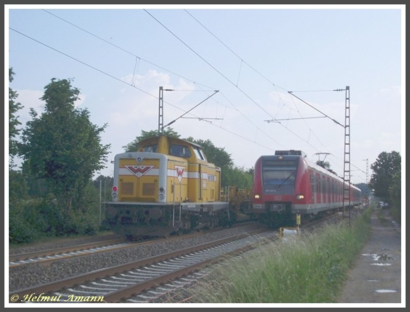 Am 31.05.2008 begegnete die S1 nach Rdermark Ober-Roden mit 423 429 und 423 420, bedingt durch die Erneuerung des sdlichen Gleises auf dem Streckengleis nach Wiesbaden in Richtung Frankfurt am Main fahrend, kurz vor der Station Sindlingen der 212 107 der Firma Wiebe als Bauzuglok.