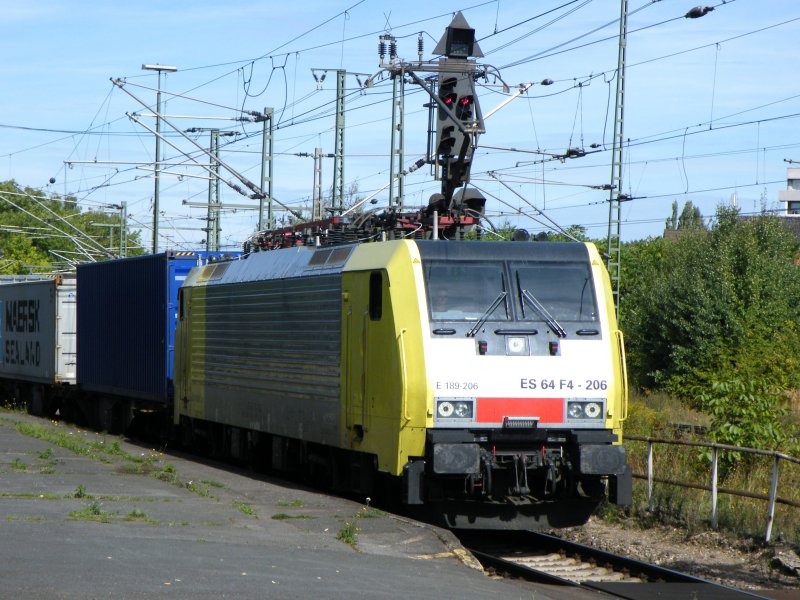 Am 31.August 09 begegnete mir in Lehrte unter anderem die ES 64 F4-206.