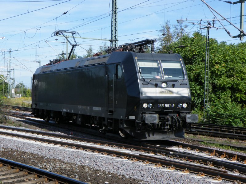 Am 31.August 09 durchfuhr die von Celle kommende 185-551 von MRCE den Bahnhof Lehrte Richtung Osten.