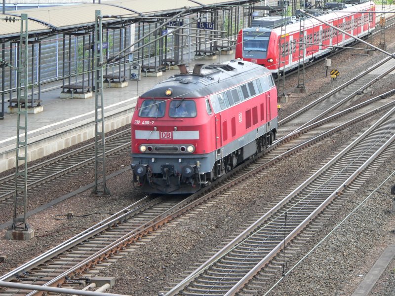 Am 31.Mai 2009 durchquerte die 218-430 auf der SFS den Bahnhof Hannover-Messe-Laatzen Richtung Bremen-Sebaldsbrck.