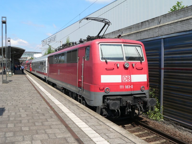Am 31.Mai 2009 kam die 111-183 mit der 111-217 und einem Sonderzug aus Nrnberg Hbf in Hannover-Messe-Laatzen an.