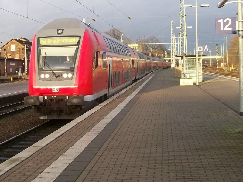 Am 4.1.2007 verlsst der RE 60  Ems-Leine-Express  den Mindener Bahnhof in Richtung Braunschweig Hbf.