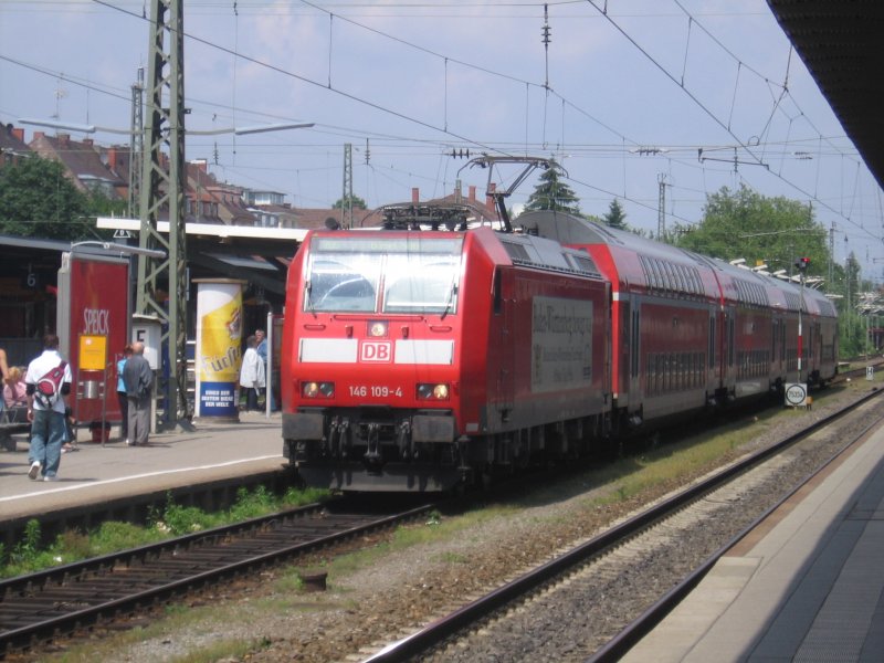 Am 4.6.06 fuhr 146 109-4 mit einem RE in Freiburg Brsg ein