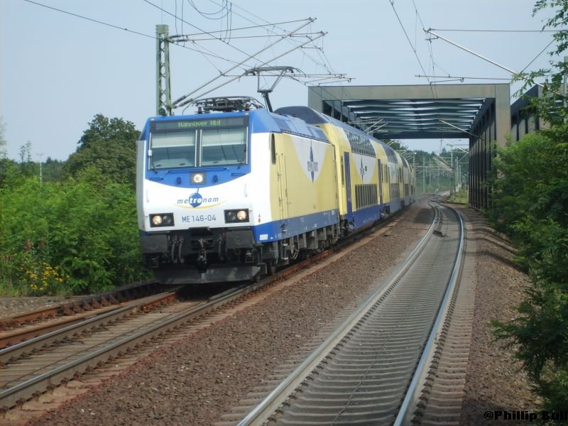 Am 4.8.07 fhrt die 146-04 mit dem ME 80839 in den Bahnhof Celle ein