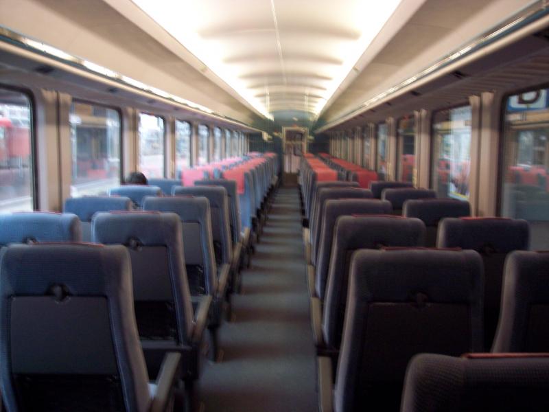 Am 5.01.05 inneneinrichtung eines IC/EC  Groraumwagens der DB mit dem Zug nr 2023 von Dortmund HBF nach Obersdorf HBF fhrt.