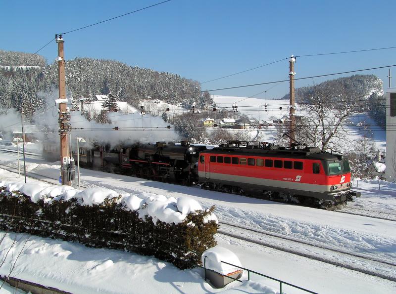 Am 5.2.2005 erfolgte die berstellung der Brenner&Brenner Lok 52.1227 von Wien nach Bruck an der Mur. In Bruck a.d.M. bernahm sie spter den IGE Bahntouristikzug welchen sie weiter nach Graz fhrte. Da ber den Semmering Dampflokomotiven nur Schmierdampf abgeben drfen erhielt 52.1227 ab Gloggnitz 1142 650-9 als Vorspann 