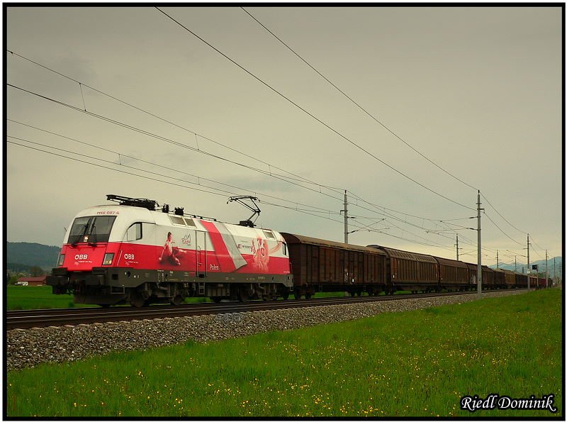 Am 6 Mai 2008 hatte die 1116 087 den 54565 am Haken und durchquert dabei auch den Bahnhof Zeltweg.