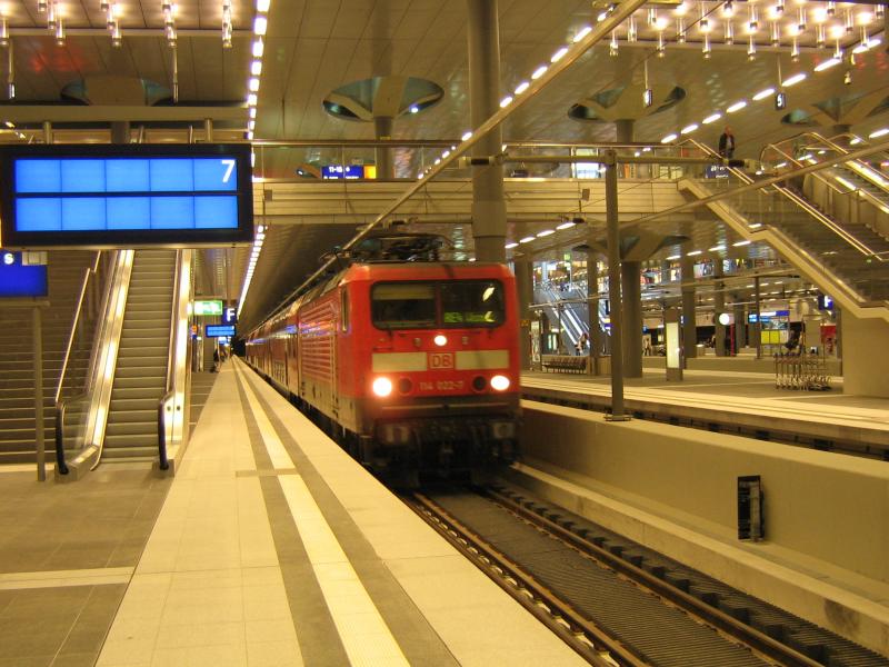 Am 6.6.06 fuhr BR 114 022, der Zug der in Sdkreuz  etwa 10 h spter  erscheinen sollte pnktlich in Berlin HBF aus. Auf der Fahrt nach Wismar.