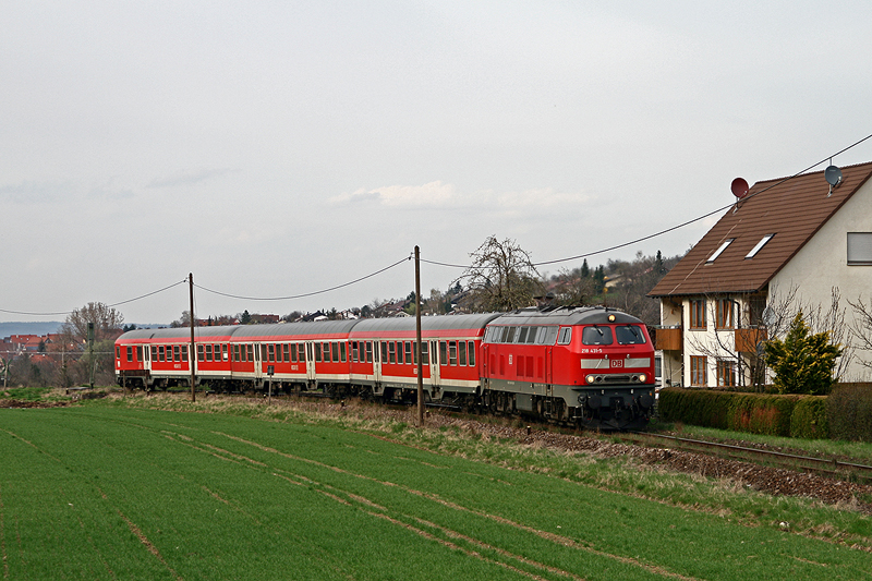 Am 8. April 2009 befrdert die in Ulm beheimatete 218 431 die RB 13973 von Wendlingen (Neckar) nach Oberlenningen. Aufgenommen wurde das Bild in Brucken.
