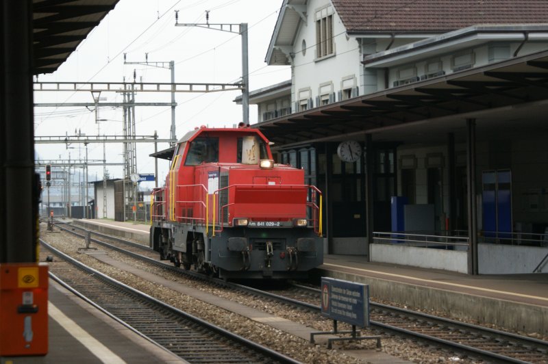 Am 841029-2 durchfhrt den Bahnhof Erstfeld am 31.03.2009.