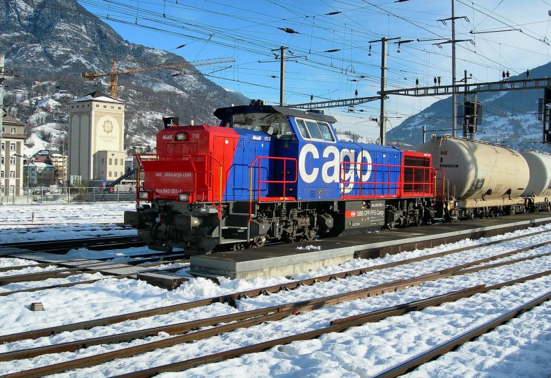Am 843 081-1 mit einem Nahgterzug in Brig am 17. November 2007.
