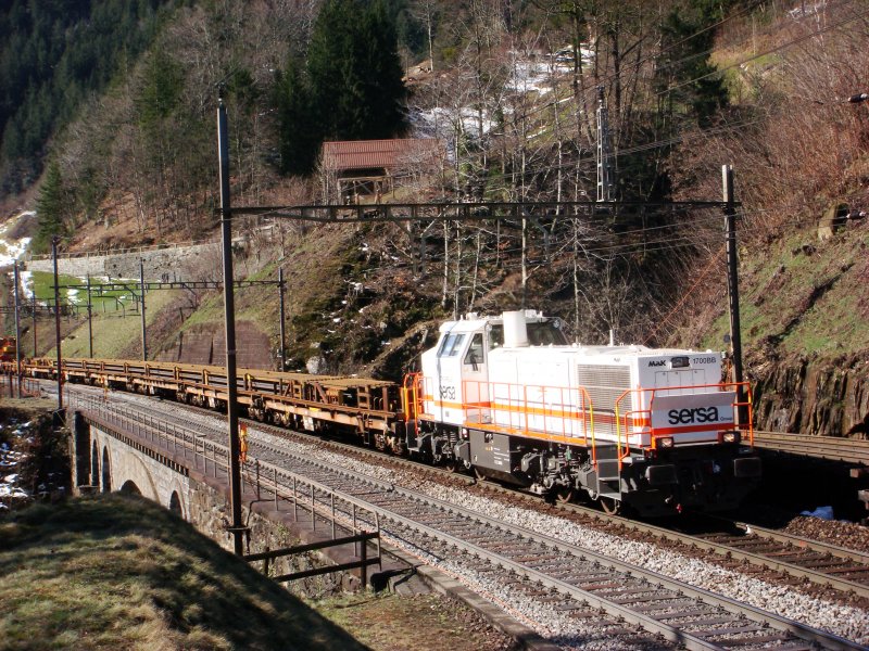 Am 843  Cindarella  mit Bauzug bei Intschi am 28.03.2008