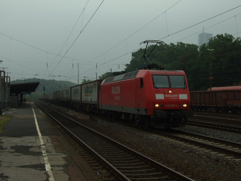 Am 8.8.09 fand ein BB.de-Treffen in K�ln statt.Leider waren nur Mathias Schneider und ich am Treffpunkt.Es war Trotzdem ein sch�ner Tag.Leider war das Wetter nicht so toll.
In K�ln West fuhr 145 058-4 mit TEC41601 nach Gallarate vorbei.