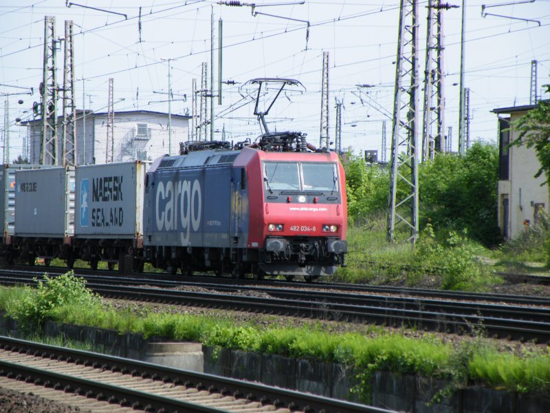 Am 9. Mai 2009 durchfuhr die SBB 482-034 den Rbf Seelze Richtung Wunstorf.