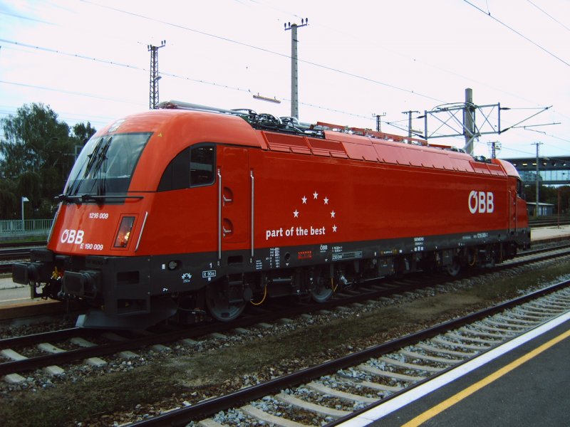 Am Abend des 09.08.2006 war die neue 1216 009 ( Zulassung 07.08.06 ) kurz am Hbf in Wels zu sehen ehe sie Richtung Attnang-Puchheim verschwand.