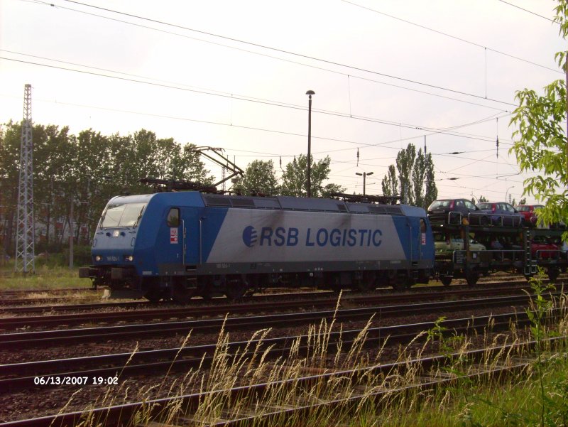 Am Abend des 13.06.07 steht 185 526 mit ein HGK - Ford-Autozug nach Guben in Eisenhttenstadt.