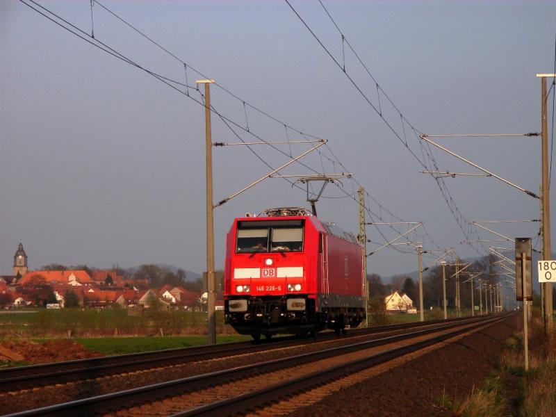 Am Abend des 24.04.2006 durchfhrt die nagelneue 146 226-6 Herleshausen in Richtung Bebra.