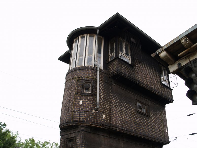 Am alten Gleis 8 steht dieses niedliche Stellwerk, was meiner Meinung nach renoviert werden msste. 24.08.2006