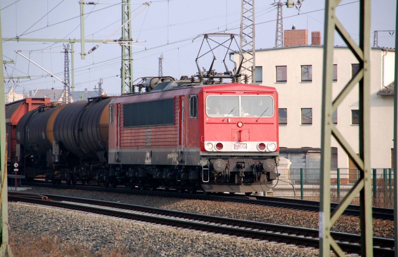 Am Anfang hielt ich sie noch fr eine schnde BR 155. Dann aber sah ich das da MEG-701 aus dem Rbf rauskam. Fotografiert am 04.04.09 am Hbf Halle(S).
