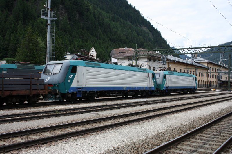 Am Brenner konnte am 05.07.09 die E412 in Doppeltraktion mit ihrem Gterzug aus Italien gesichtet werden.