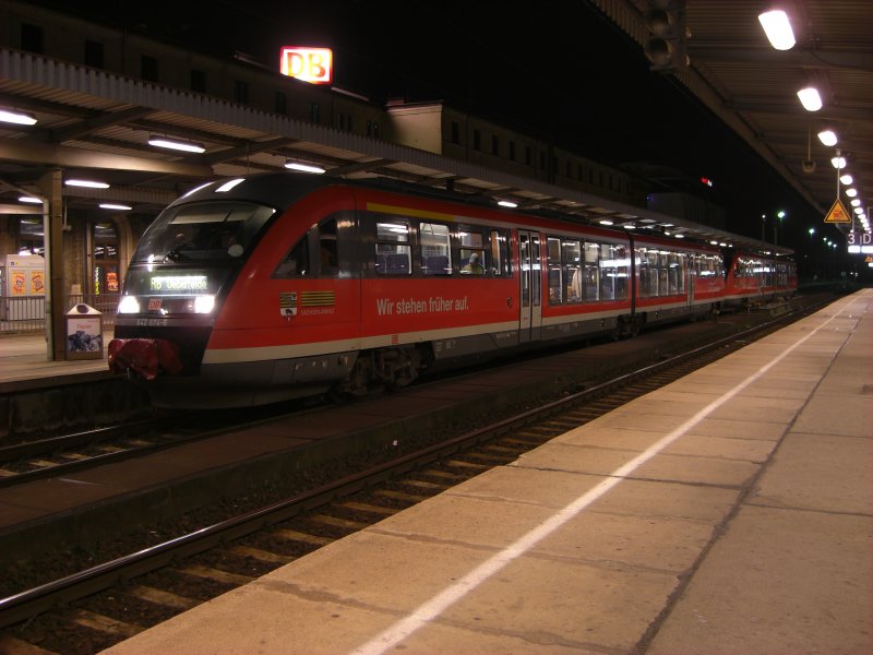 Am frhen Morgen des 21.10.08 warten 2 642er, die gerade aus Aschersleben gekommen waren, als RB auf die Abfahrt nach Oebisfelde. (642 674-6 an der Spitze, 2. unbekannt)