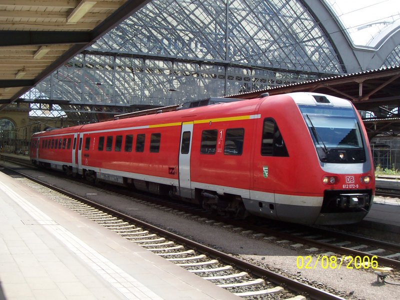 Am Gleis 11 ist gerade losgeafhren der Regioswinger nach Hof Hbf. Dresden Hbf den 02.08.2006