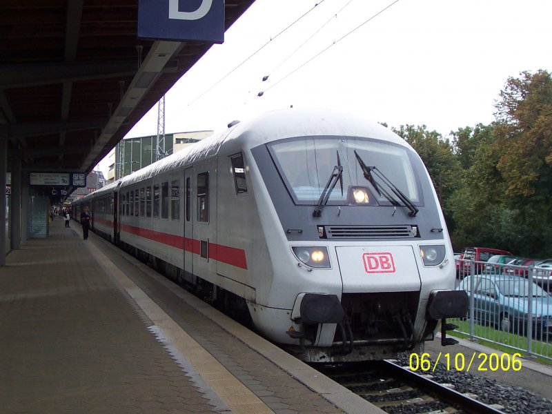 Am Gleis 1b steht der IC nach Dsseldorf ber Berlin Hbf bereit. Stralsund Hbf den 06.10.2006