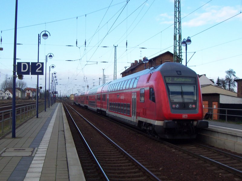 Am Gleis 2 ist gerade losgefahren der RE2 von Cottbus nach Rathenow. Lbbenau/Spreewald den 08.12.2007