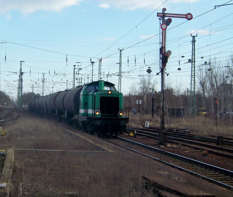 Am Gleis 4 hlt durchfahrt der Gterzug der Wincanton Rail GmbH in Richtung Berlin. Lbbenau/Spreewald den 16.02.2008  
