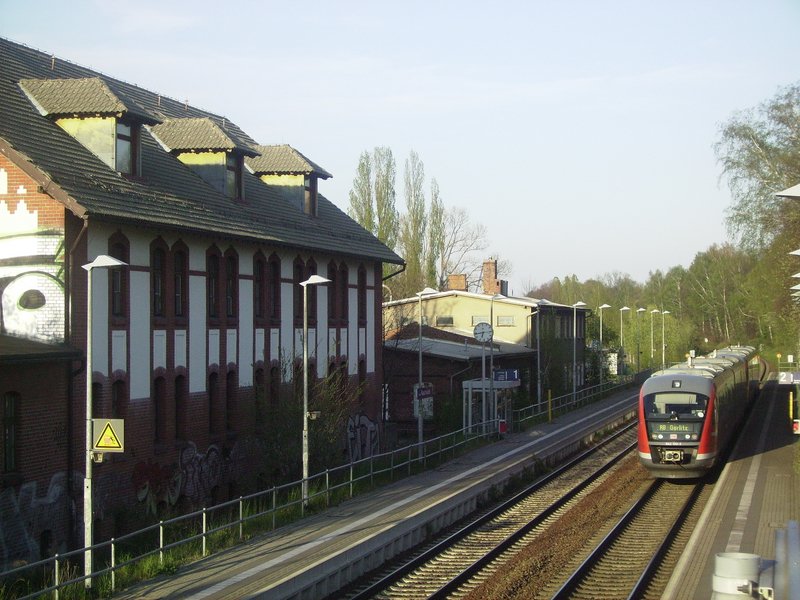 Am Haltepunkt Grlitz-Rauschwalde kam RB 17673 in Form zweier Desiros am 20.04.2007 zum stehen.