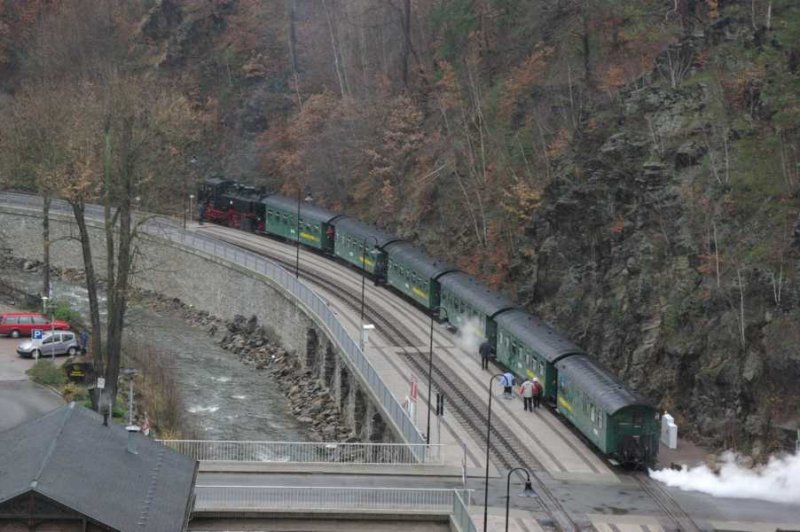 Am Haltepunkt in Rabenau ,steht die 99 1746-9 am 20.12.08 bei schlechten Wetter in Richtung Freital-Hainsberg. 