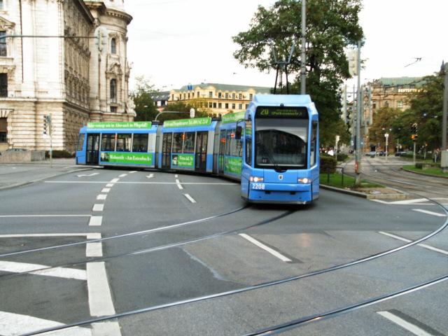 Am Karlsplatz Nord wendet die Linie 20/21.