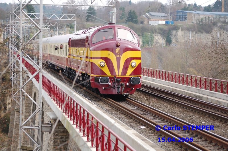 Am Karsamstag 2006 war eine Reisegruppe mit dem Rheingold beim Train1900 zu Gast. Hier kurz vor der Einfahrt zum Hbf Luxemburg