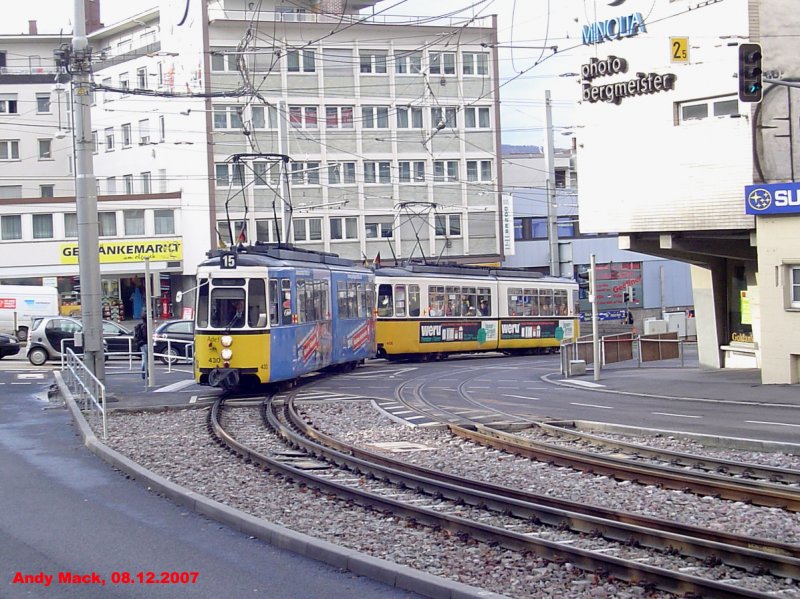 Am letzten Tag der 15er kommt noch einmal ein GT-4 am Olgaeck um die Kurve um in Richtung Stammheim zu fahren. (08.12.2007)