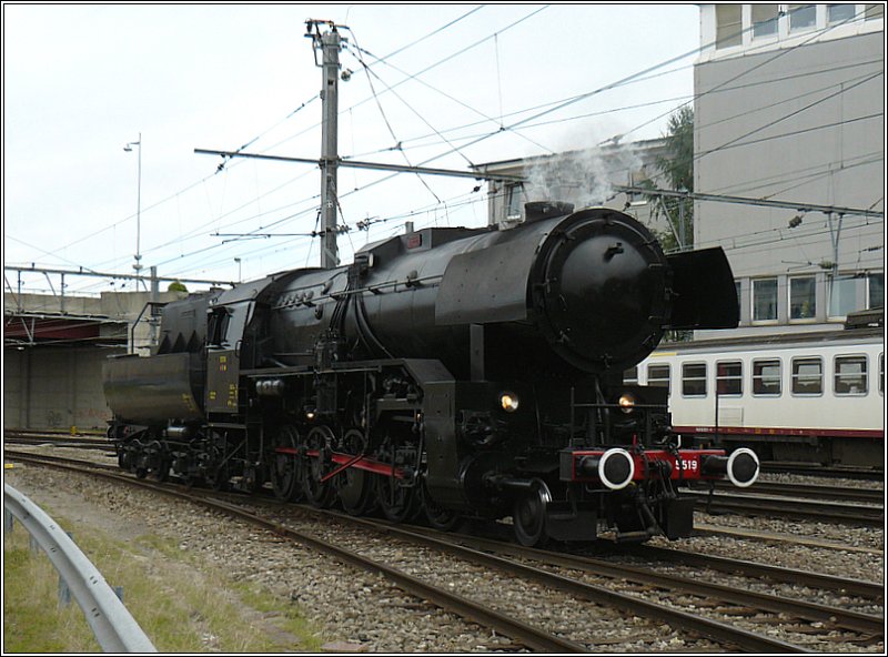 Am  Luxembourg Classic Transport Day  wurden Fhrerstandsfahrten mit der Dampflok 5519 angeboten. Hier verlsst sie auf einer solchen Fahrt den Bahnhof von Luxemburg in Richtung Hollerich. 21.09.08 (Hans) 