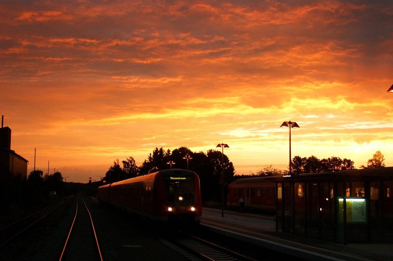 Am Morgen des 01.08.2008 fhrt eine 612´er Doppeleinheit gerade in den Bahnhof Mindelheim ein.