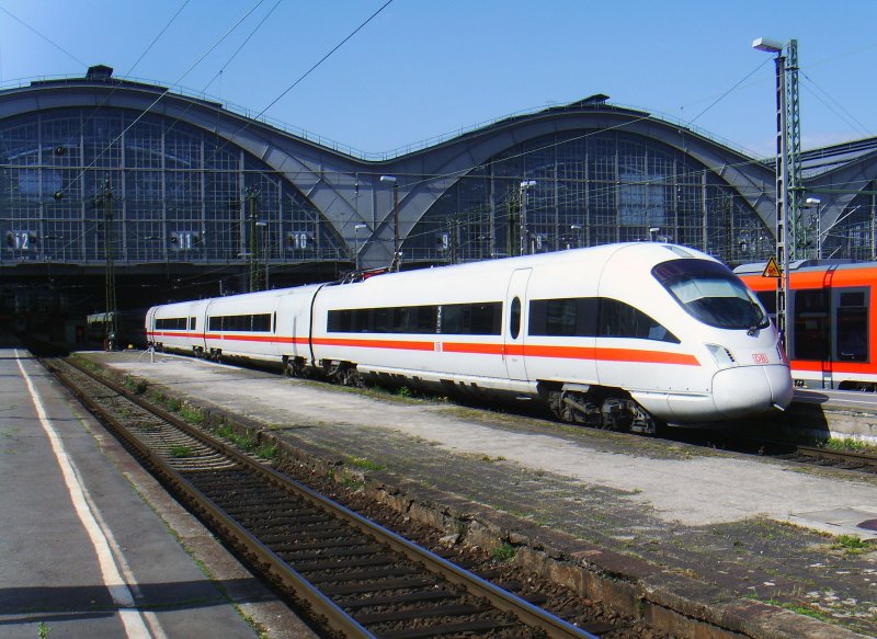 Am Morgen des 02.06.2009 verlt ICE1514 Leipzig Hbf. mit Fahrtziel Berlin-Gesundbrunnen.