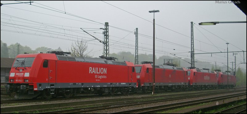 Am morgen des 13.4.2009 standen diese 185er und eine 145 in Aachen West abgestellt. Es handelt sich um 185 253, 010, 161 und 145 013