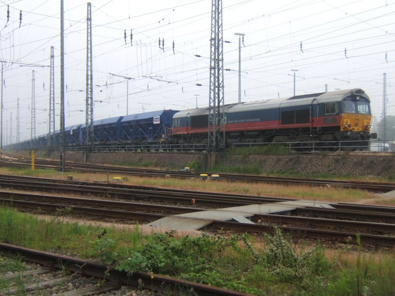 Am Morgen des 24.5.07 steht eine Class 66 der HHPI,im Hafen Bahnhof Hamburg Sd,zur Abfahrt bereit.