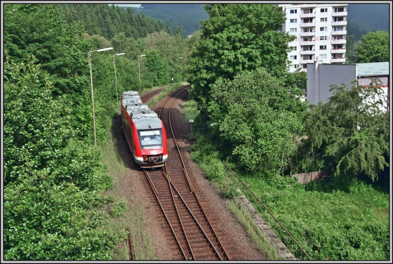 Am Morgen des 26.05.2007 fhrt ein 648er als RB52  Volmetalbahn  von Dortmund nach Ldenscheid in den Bahnhof Brgge (Westf) ein.