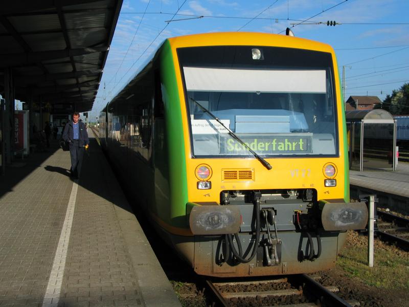 Am Morgen des 7.6.2006 ist eine Garnitur VT 26 in Plattling Hbf eingefahren und wird in wenigen Minutne als RB nach Zwiesel fahren.
