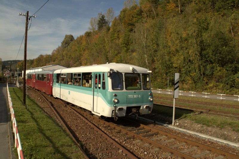 Am Nachmittag des 03.10.09 passieren die Ferkeltaxen 772 367, mit 972 771 und 171 056 der Erzgebirgischen Aussichtsbahn die ehemaligen Anschlussgleise in Schwarzenberg