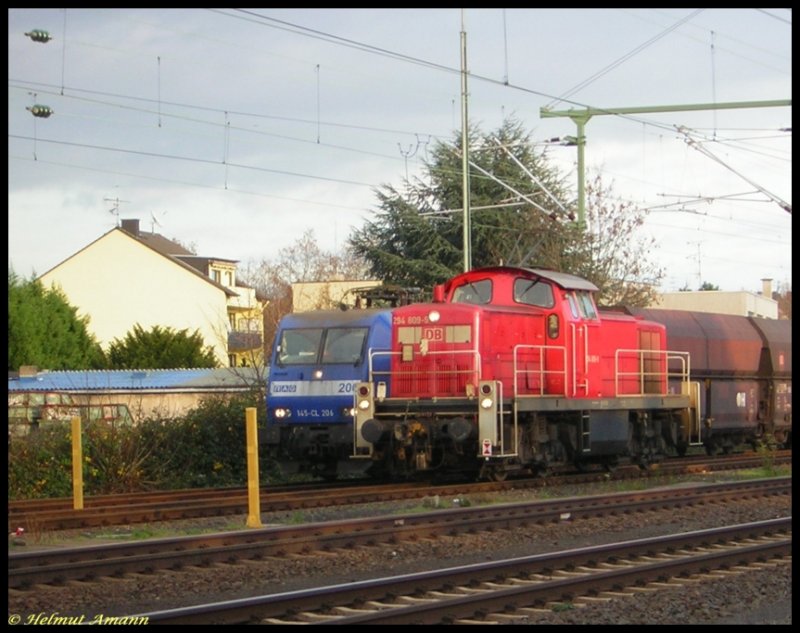 Am Nachmittag des 05.12.2006 wurden 145 CL-206 der RBH Logistics und 294 809 auf den Nebengleisen des Bahnhofes Frankfurt am Main-Griesheim fr wenige Minuten von der Sonne beleuchtet, die an dem Tag nur uerst selten durch die dichte Wolkendecke durchkam.