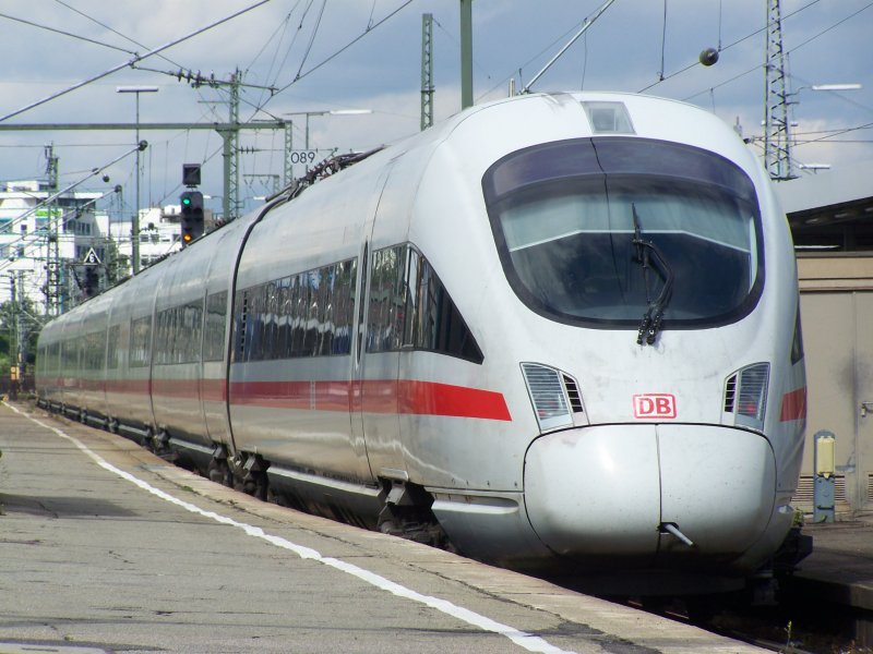 Am Nachmittag des 27.Juni 2007 fuhr dieser ICE-T von Stuttgart Hbf nach Zrich. Hier bei der Ausfahrt des Bahnhofes Stuttgart.